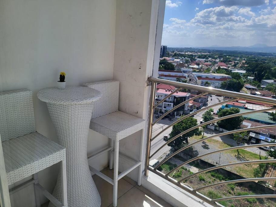 Kandi Tower 3, Premium 1Br With 2Cr & 2 Balcony. Angeles Eksteriør bilde